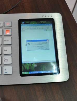 Primer plano de la pantalla táctil del Eee Keyboard PC