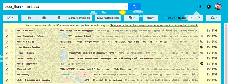 Después de dar al cuadro para seleccionar todas las conversaciones, GMail nos pregunta si queremos seleccionar no solo las que salen en pantalla, sino todas las que siguen el criterio de búsqueda